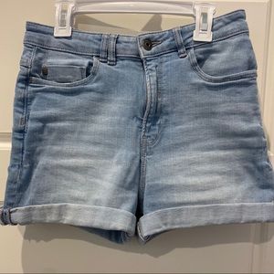 NWOT Bench High Rise Skinny Jean Shorts Light Wash Size 26